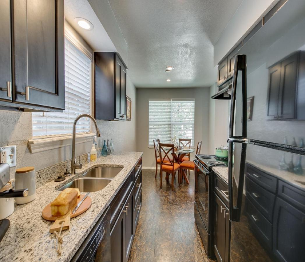 Evie'S Campus-Close 2 Bedroom Luxury Oklahoma City Bagian luar foto
