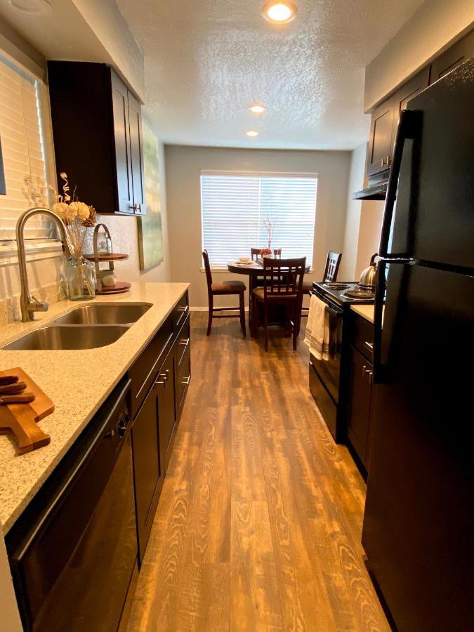 Evie'S Campus-Close 2 Bedroom Luxury Oklahoma City Bagian luar foto
