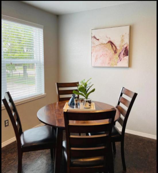 Evie'S Campus-Close 2 Bedroom Luxury Oklahoma City Bagian luar foto