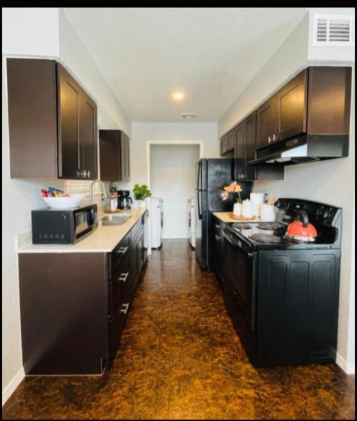 Evie'S Campus-Close 2 Bedroom Luxury Oklahoma City Bagian luar foto