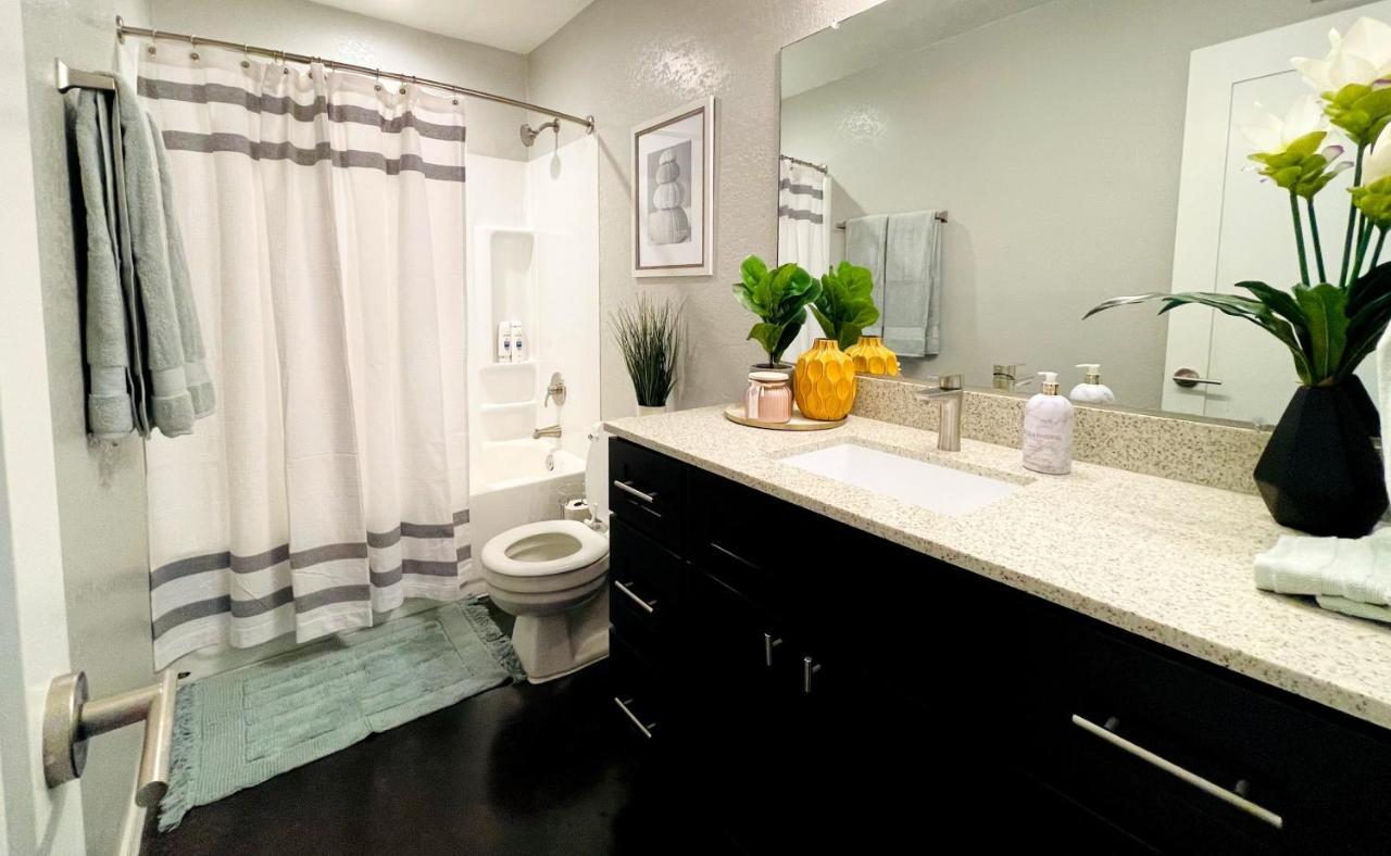 Evie'S Campus-Close 2 Bedroom Luxury Oklahoma City Bagian luar foto