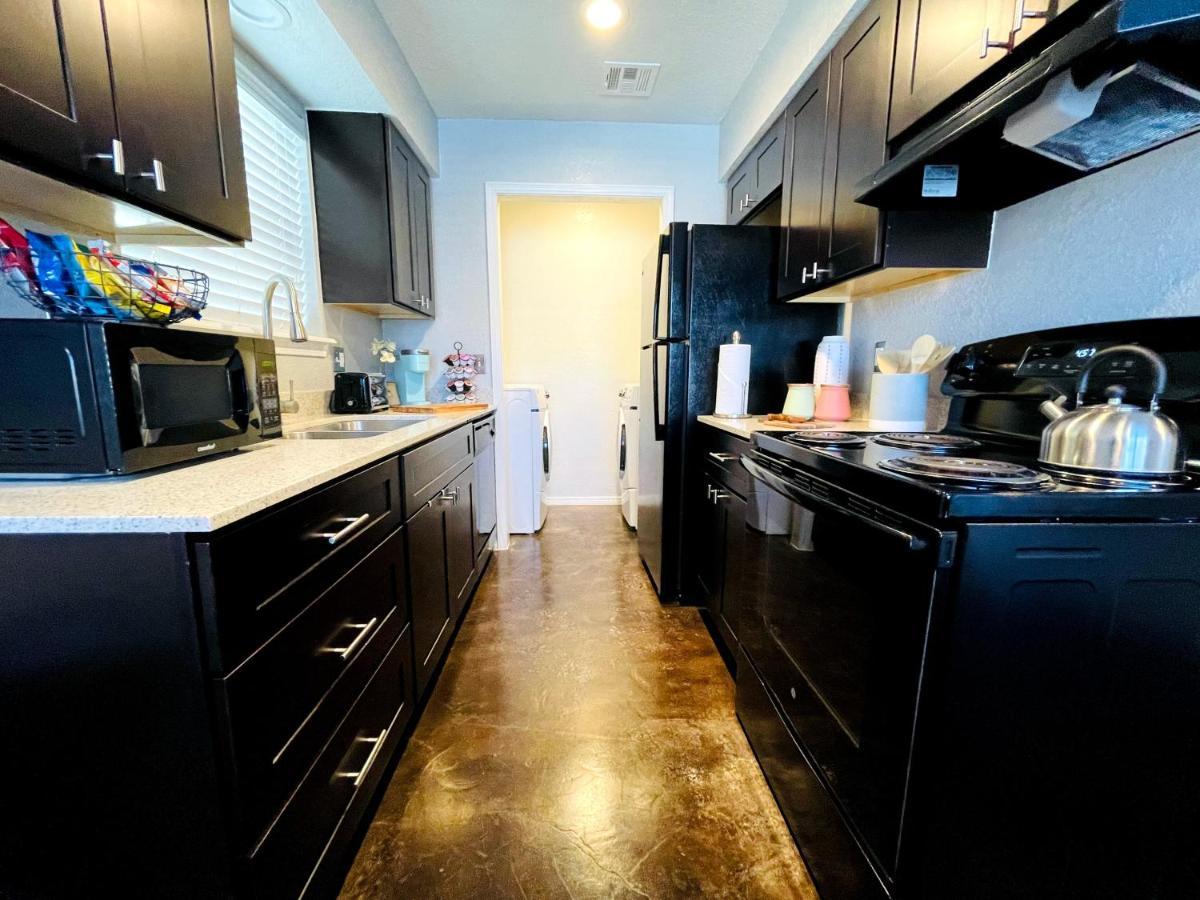 Evie'S Campus-Close 2 Bedroom Luxury Oklahoma City Bagian luar foto