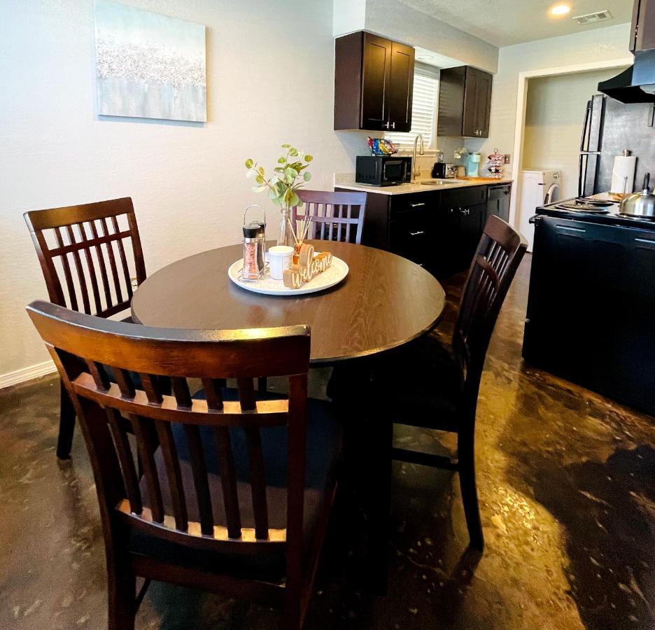 Evie'S Campus-Close 2 Bedroom Luxury Oklahoma City Bagian luar foto